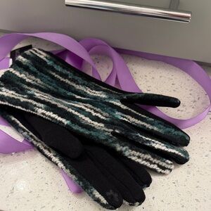 Kaleidoscope tech gloves in beautiful shades of gray, black, and turquoise